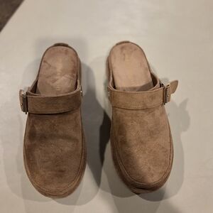 Madden Girl Graham platform clog Suede Slip-On Clogs NON-SMOKING HOME